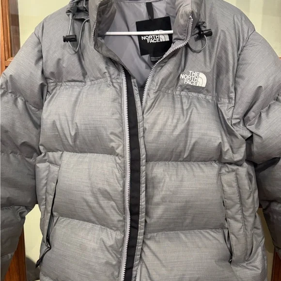 The North Face Women's Nuptse Down Jacket Gray Silver 700 Excellent Condition - Picture 4 of 9